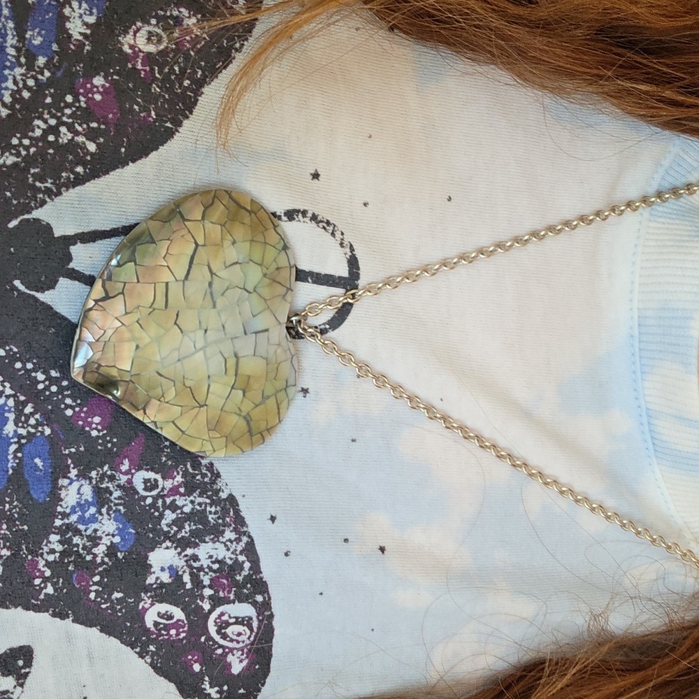 Abalone shell mosaic heart pendant necklace. - Picture 9 of 10